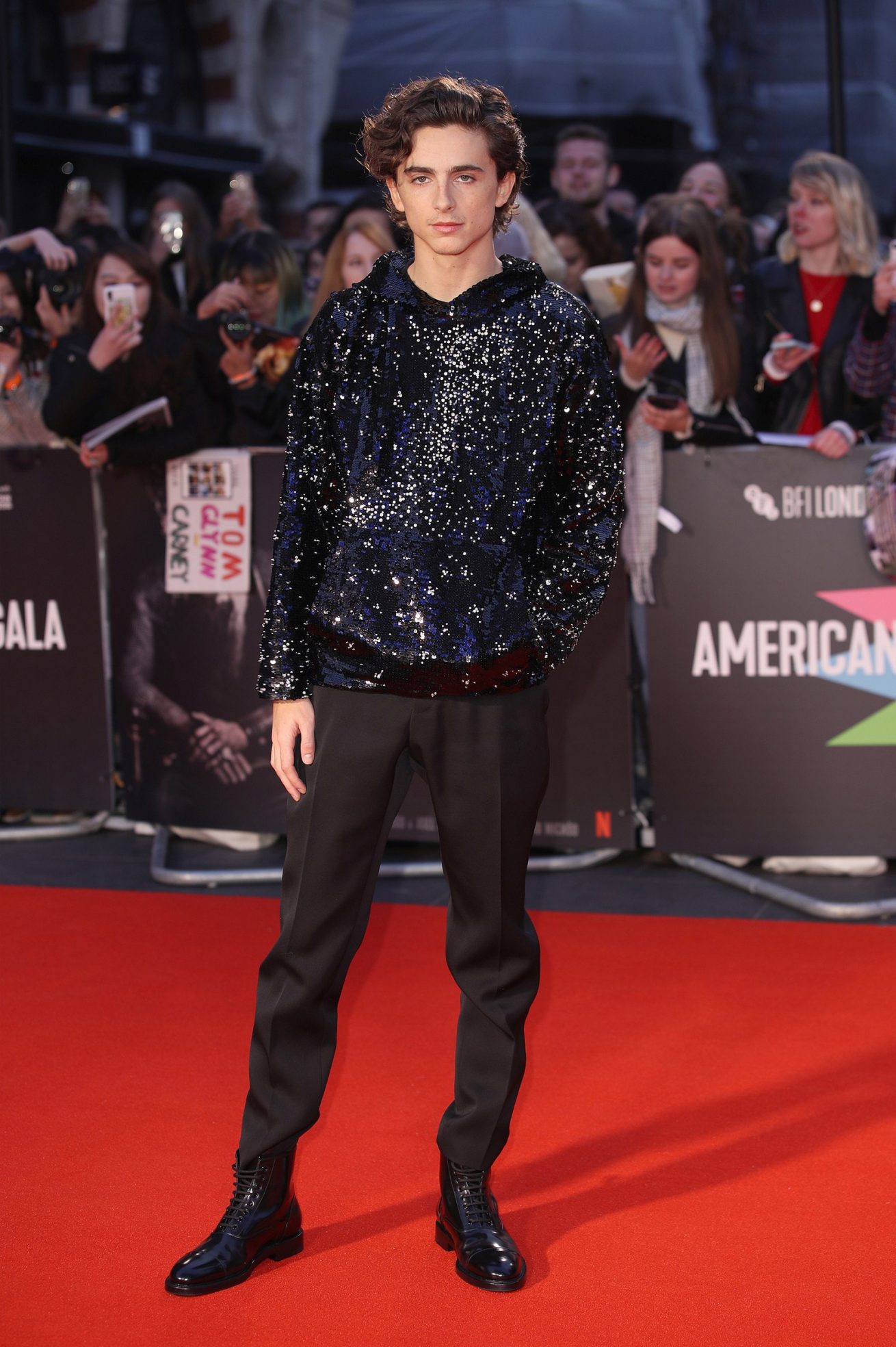 Timothee Chalamet’in kırmızı halı şıklığı