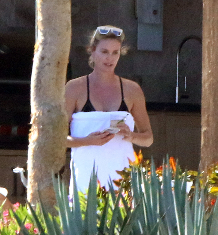 Charlize Theron oyunculuğa ara veriyor