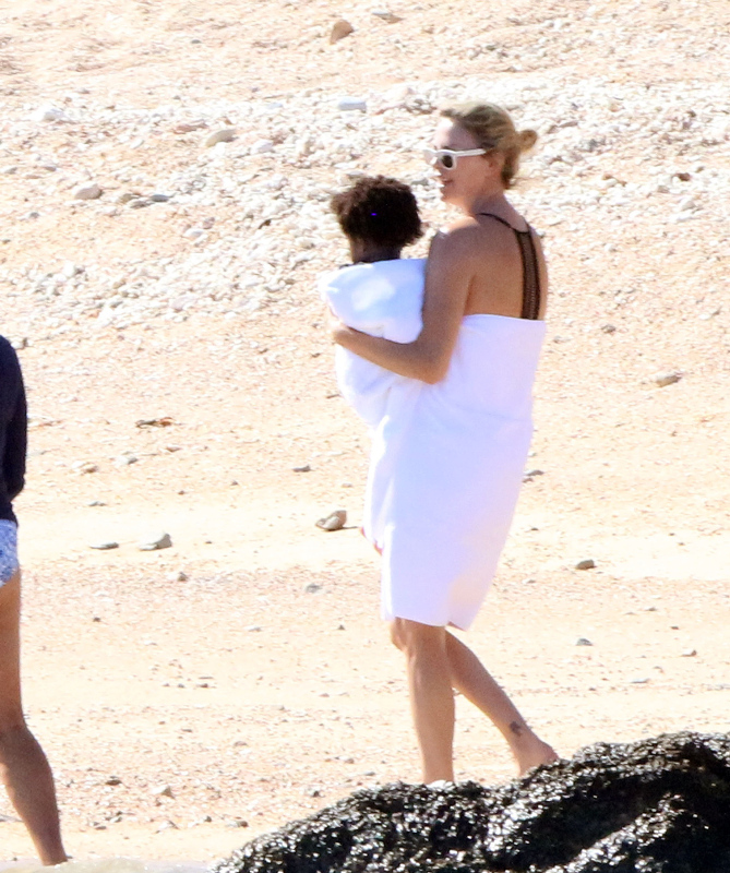 Charlize Theron oyunculuğa ara veriyor