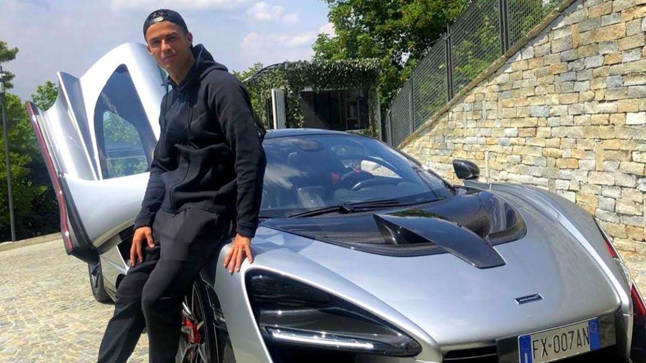 Cristiano Ronaldo dünyanın en pahalı arabasını aldı