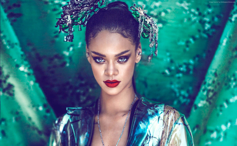 Rihanna Beyrut için bağış topluyor