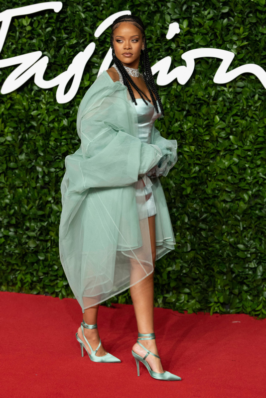 Rihanna Beyrut için bağış topluyor