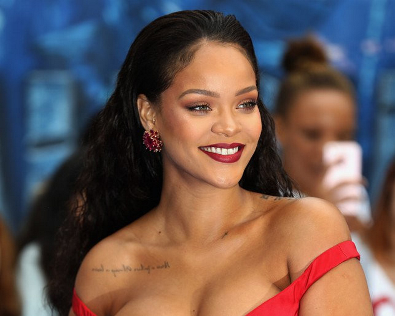 Rihanna Beyrut için bağış topluyor