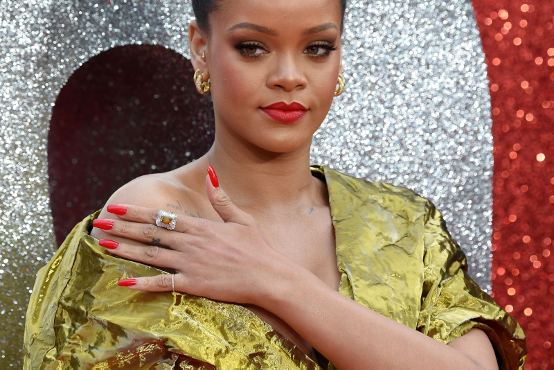 Rihanna Beyrut için bağış topluyor