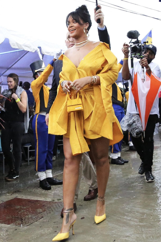 Rihanna Beyrut için bağış topluyor