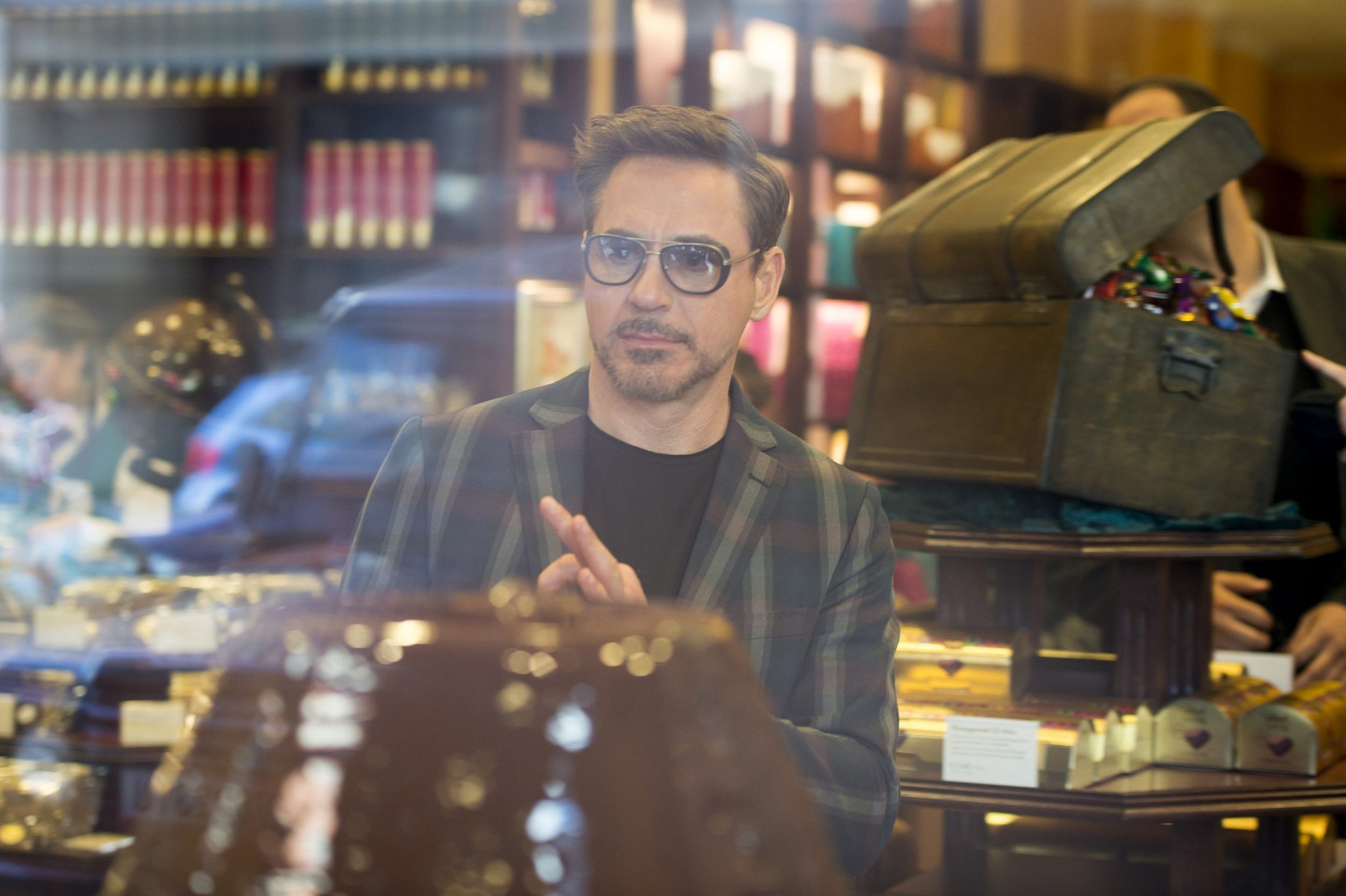 Robert Downey Jr ve Johnny Depp Sherlock Holmes 3'te buluşuyor