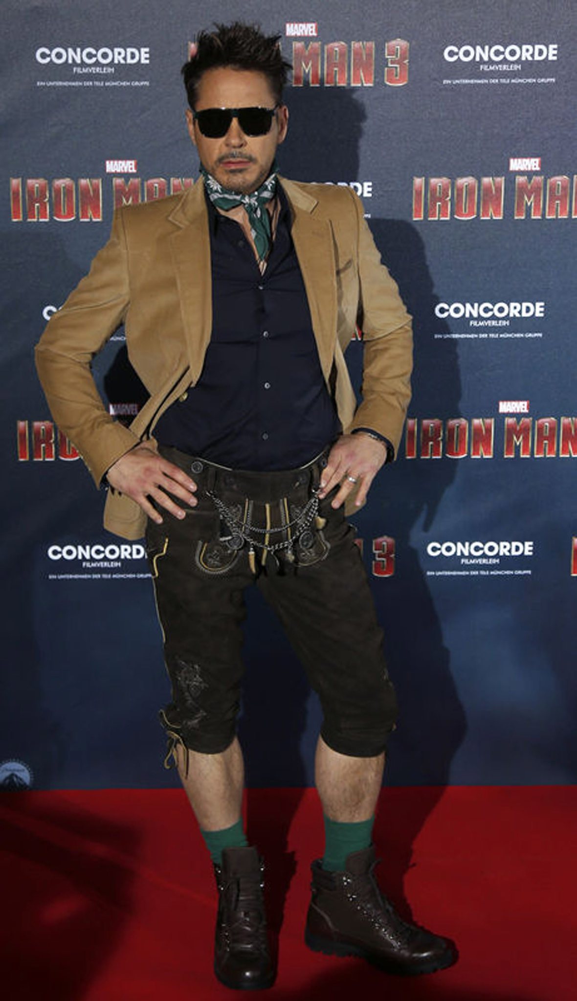 Robert Downey Jr ve Johnny Depp Sherlock Holmes 3'te buluşuyor