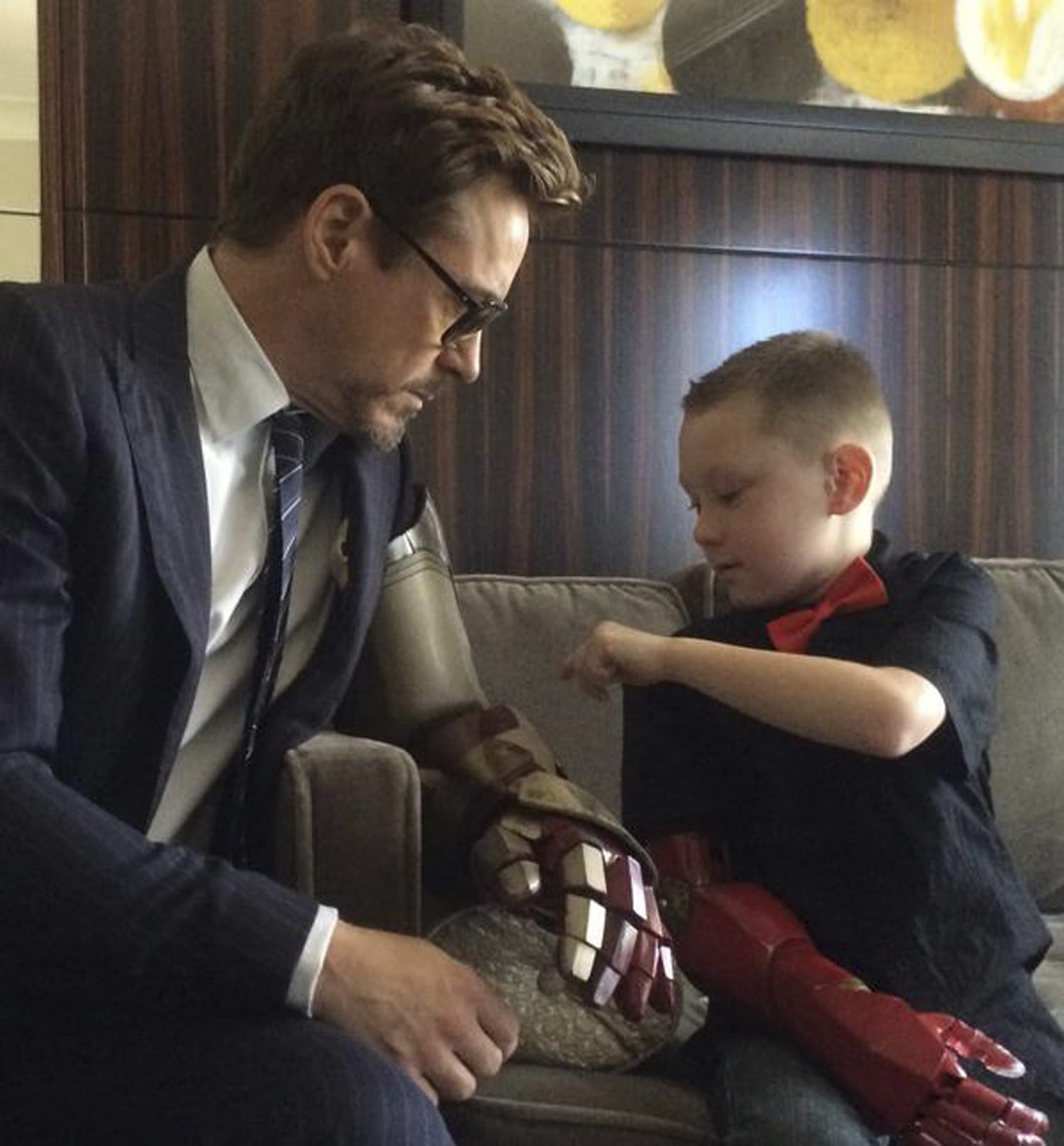 Robert Downey Jr ve Johnny Depp Sherlock Holmes 3'te buluşuyor