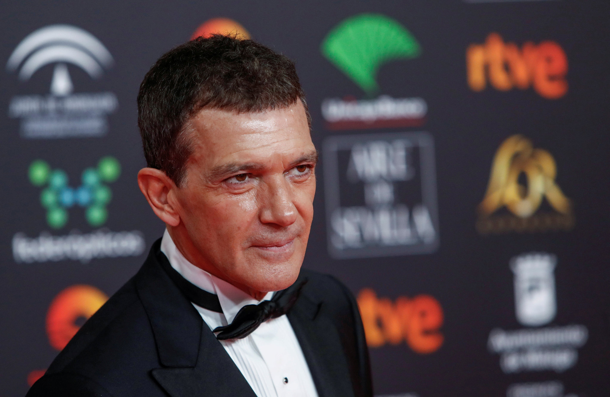 Antonio Banderas corona virüsü yendi