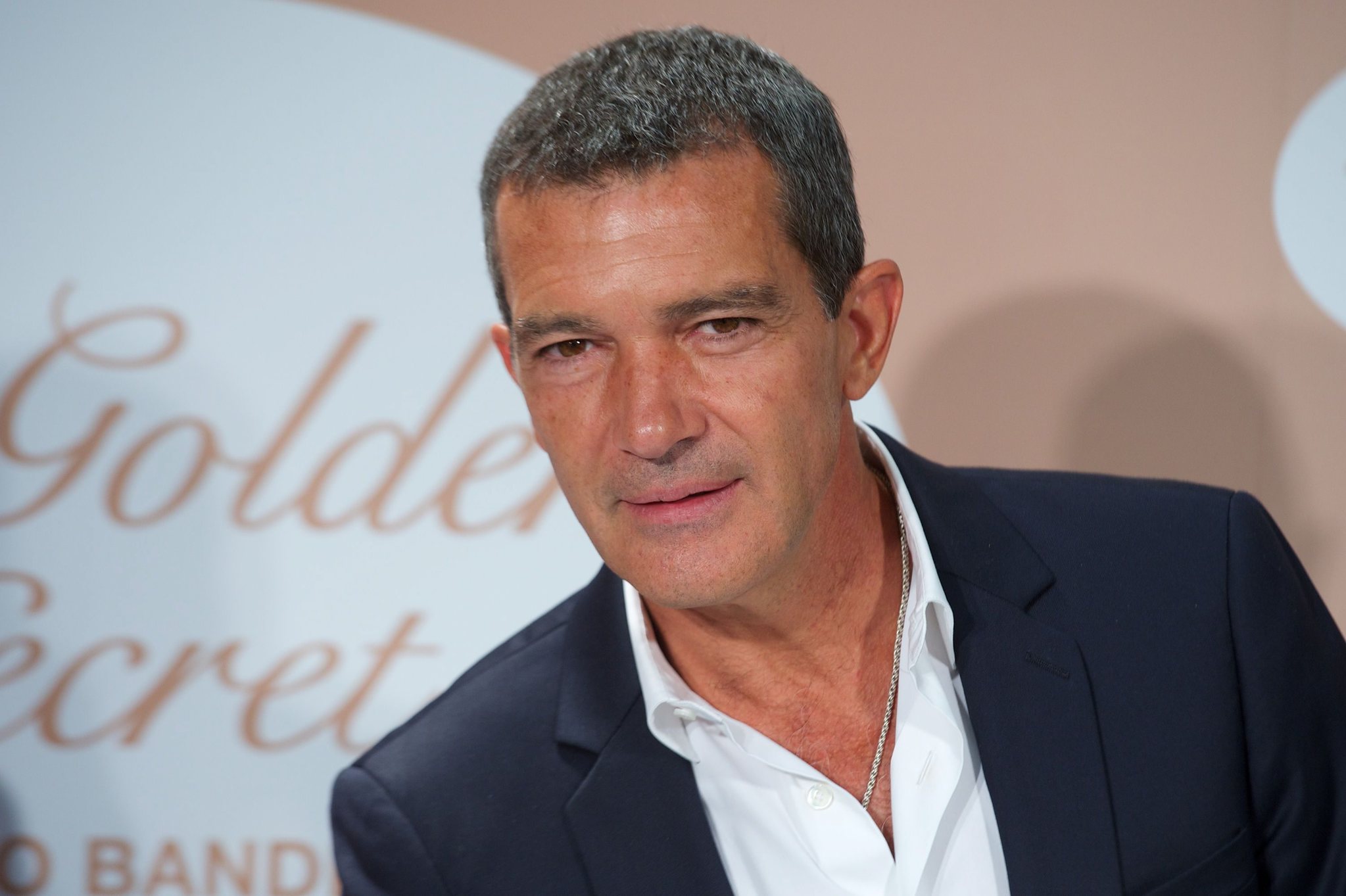 Antonio Banderas corona virüsü yendi