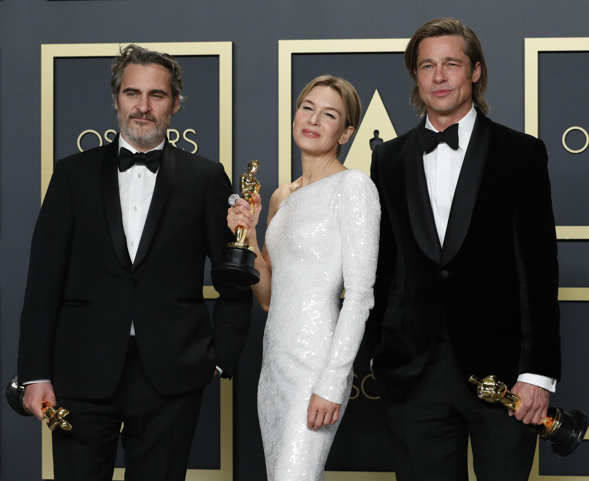 Brad Pitt Alman model Nicole Poturalski ile görüşüyor