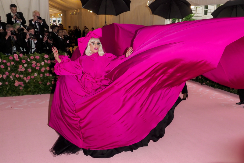 Lady Gaga MTV Video Müzik Ödülleri’ne buz dolu küvette hazırlanıyor