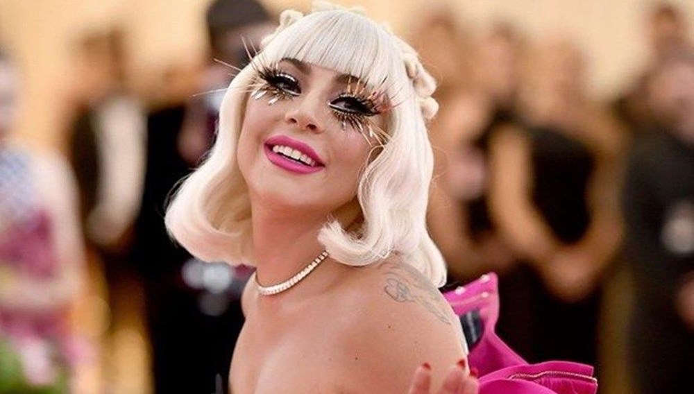 Lady Gaga MTV Video Müzik Ödülleri’ne buz dolu küvette hazırlanıyor