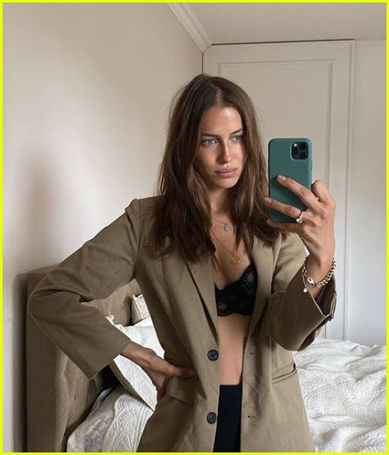 Brad Pitt Alman model Nicole Poturalski ile görüşüyor