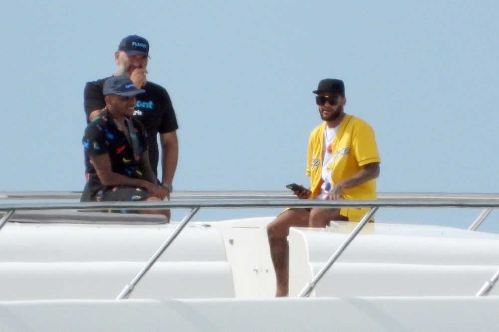 Neymar soluğu Ibiza'da aldı
