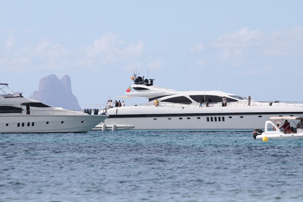 Neymar soluğu Ibiza'da aldı