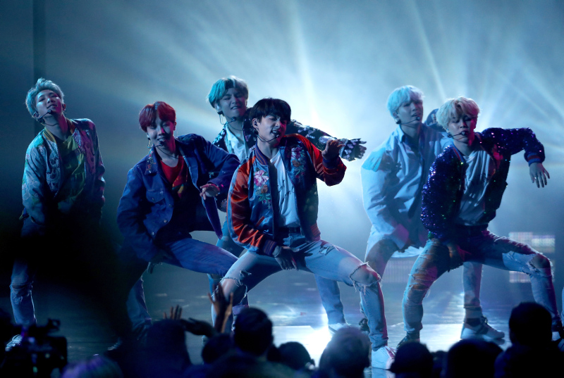 BTS Billboard 200 listesinde zirveden inmiyor