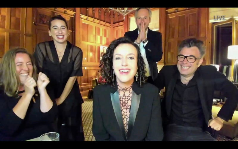 2020 Emmy Ödüllerine bulaşık eldiveni damga vurdu