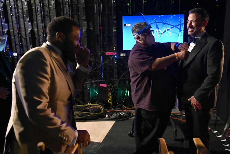 2020 Emmy Ödüllerine bulaşık eldiveni damga vurdu