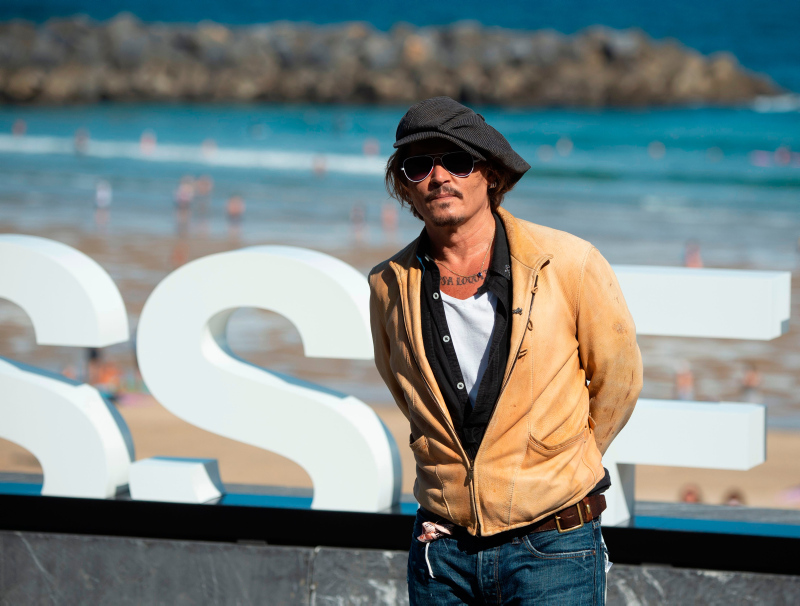 Johnny Depp: ''Kendinizi asla bir Hollywood ünlüsü olarak görmeyin''