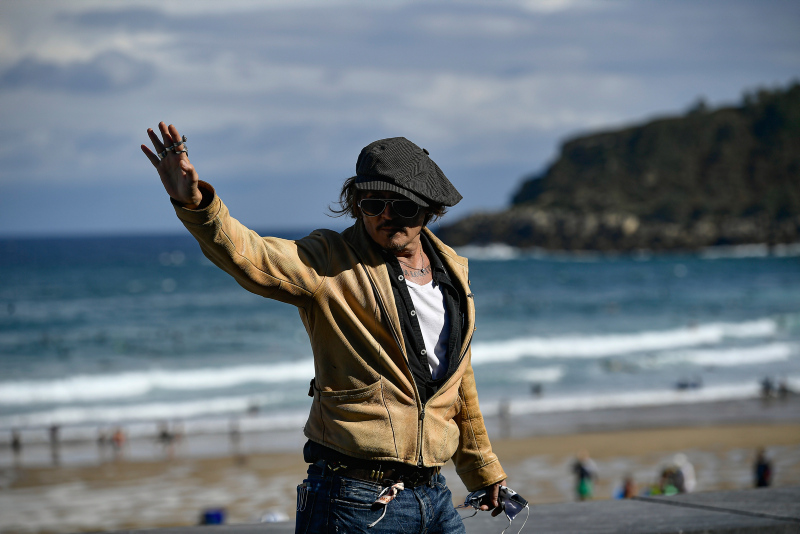 Johnny Depp: ''Kendinizi asla bir Hollywood ünlüsü olarak görmeyin''