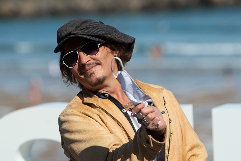 Johnny Depp: ''Kendinizi asla bir Hollywood ünlüsü olarak görmeyin''