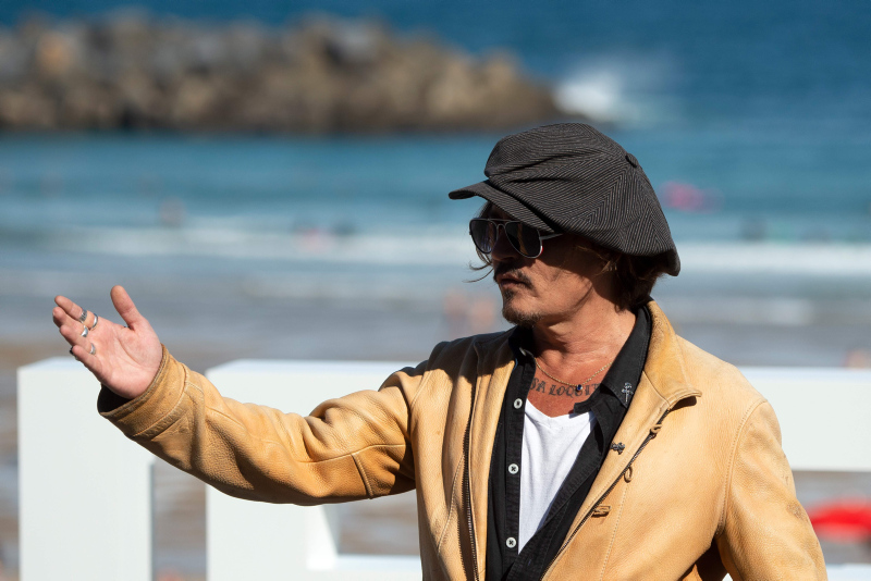 Johnny Depp: ''Kendinizi asla bir Hollywood ünlüsü olarak görmeyin''