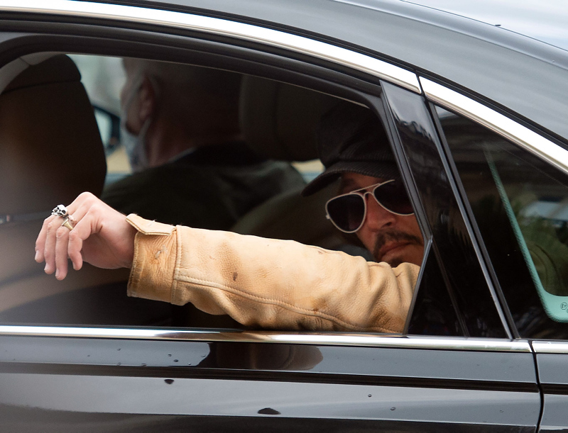 Johnny Depp: ''Kendinizi asla bir Hollywood ünlüsü olarak görmeyin''