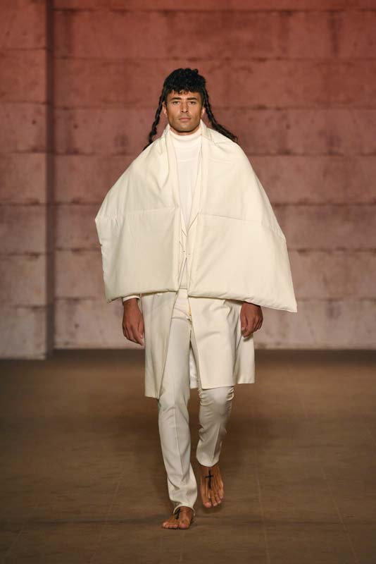 Emre Erdemoğlu A/W 21 Koleksiyonu: Beni Bağrına Bas