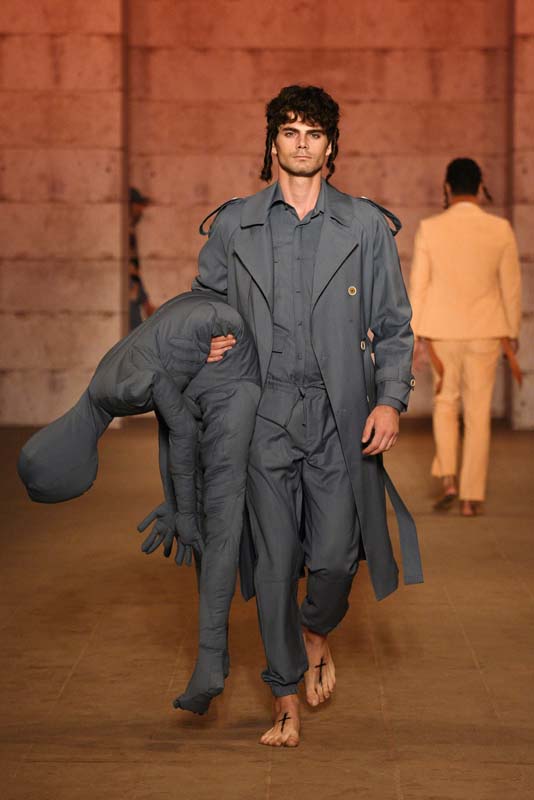 Emre Erdemoğlu A/W 21 Koleksiyonu: Beni Bağrına Bas