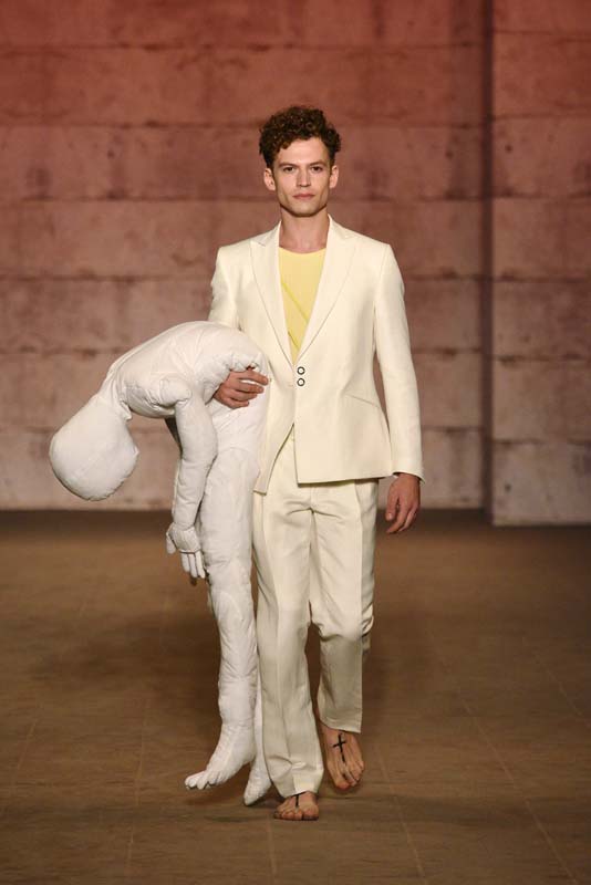 Emre Erdemoğlu A/W 21 Koleksiyonu: Beni Bağrına Bas