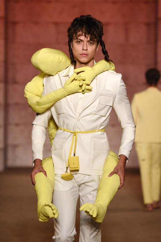 Emre Erdemoğlu A/W 21 Koleksiyonu: Beni Bağrına Bas