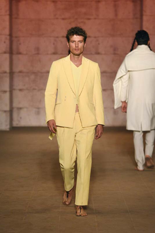 Emre Erdemoğlu A/W 21 Koleksiyonu: Beni Bağrına Bas