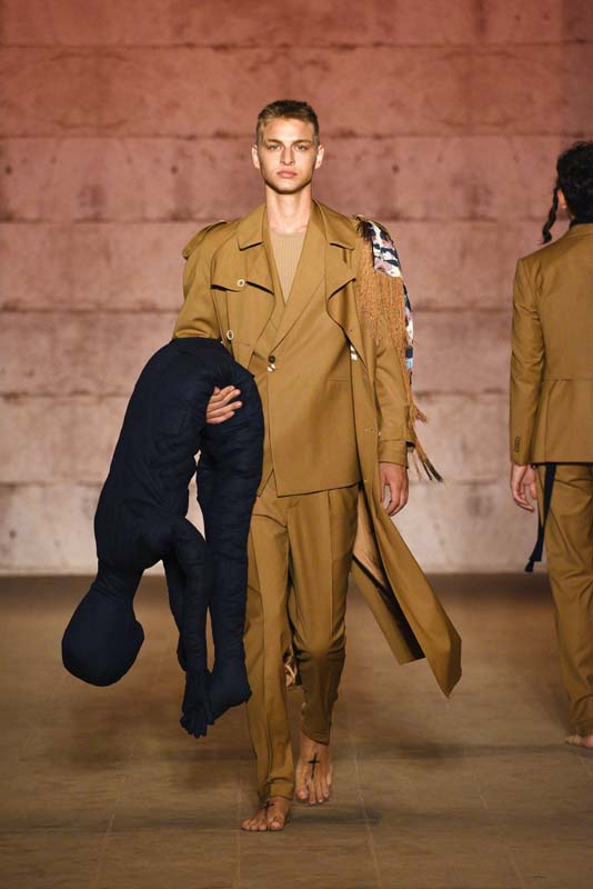 Emre Erdemoğlu A/W 21 Koleksiyonu: Beni Bağrına Bas