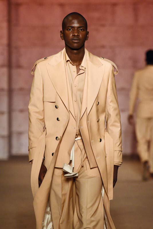 Emre Erdemoğlu A/W 21 Koleksiyonu: Beni Bağrına Bas