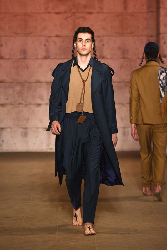 Emre Erdemoğlu A/W 21 Koleksiyonu: Beni Bağrına Bas