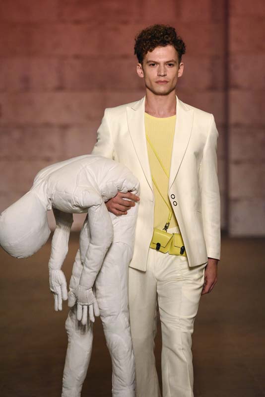 Emre Erdemoğlu A/W 21 Koleksiyonu: Beni Bağrına Bas