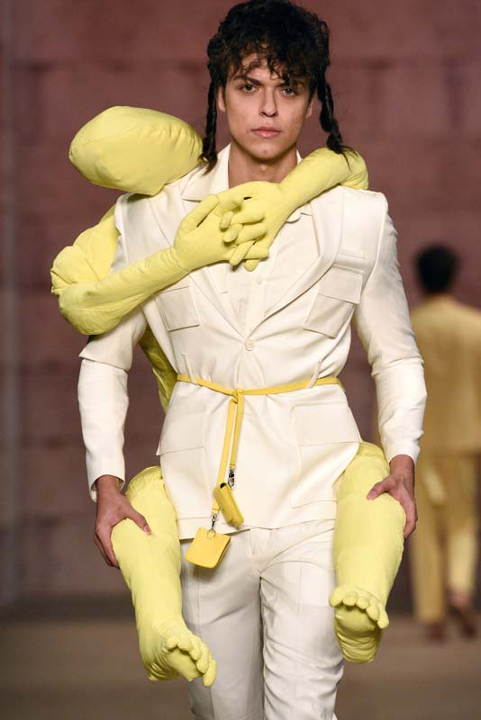 Emre Erdemoğlu A/W 21 Koleksiyonu: Beni Bağrına Bas