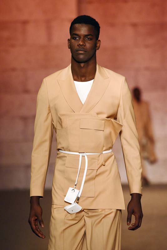 Emre Erdemoğlu A/W 21 Koleksiyonu: Beni Bağrına Bas