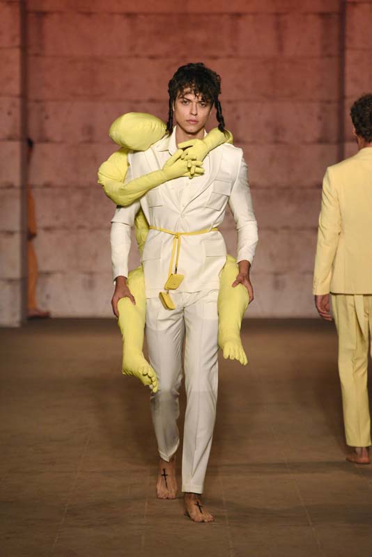 Emre Erdemoğlu A/W 21 Koleksiyonu: Beni Bağrına Bas