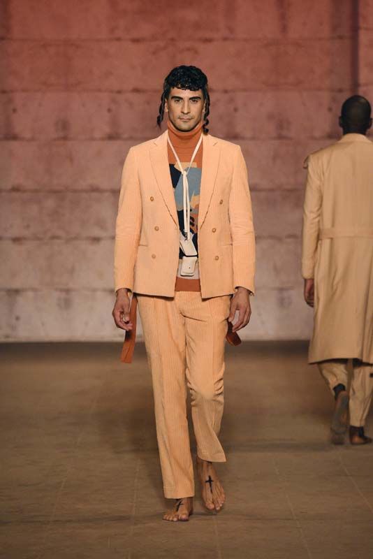 Emre Erdemoğlu A/W 21 Koleksiyonu: Beni Bağrına Bas