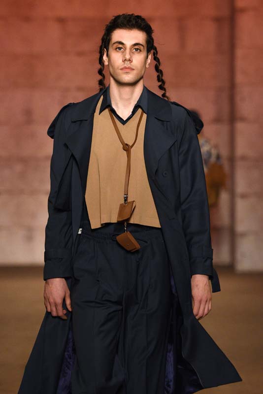 Emre Erdemoğlu A/W 21 Koleksiyonu: Beni Bağrına Bas