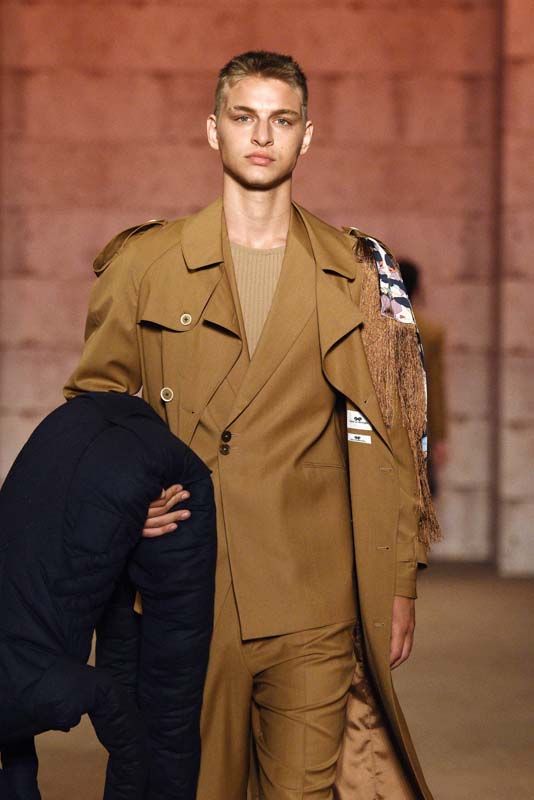 Emre Erdemoğlu A/W 21 Koleksiyonu: Beni Bağrına Bas