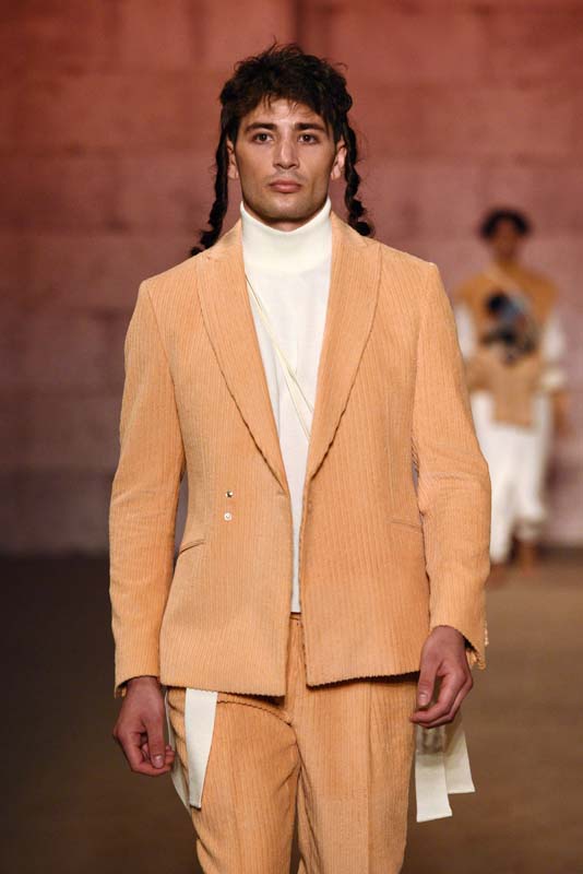 Emre Erdemoğlu A/W 21 Koleksiyonu: Beni Bağrına Bas