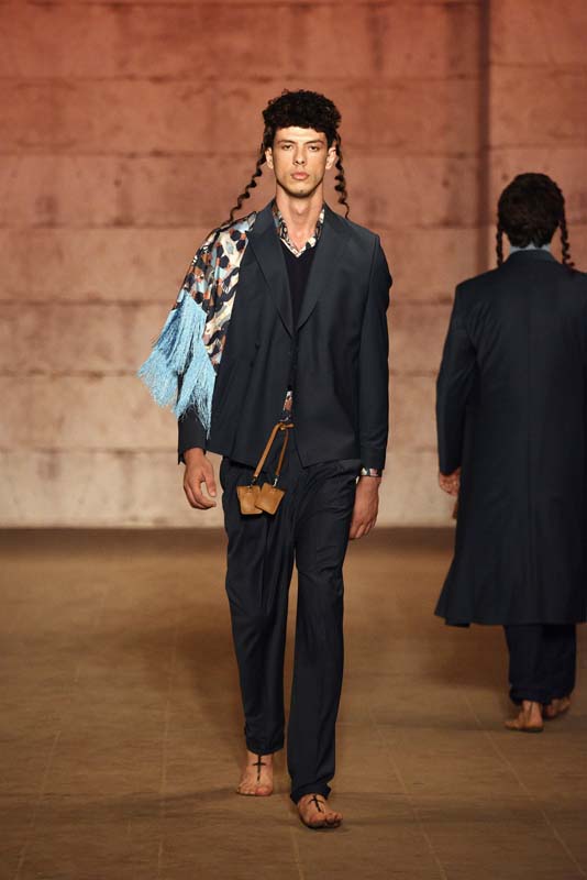 Emre Erdemoğlu A/W 21 Koleksiyonu: Beni Bağrına Bas