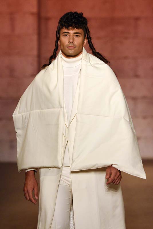 Emre Erdemoğlu A/W 21 Koleksiyonu: Beni Bağrına Bas