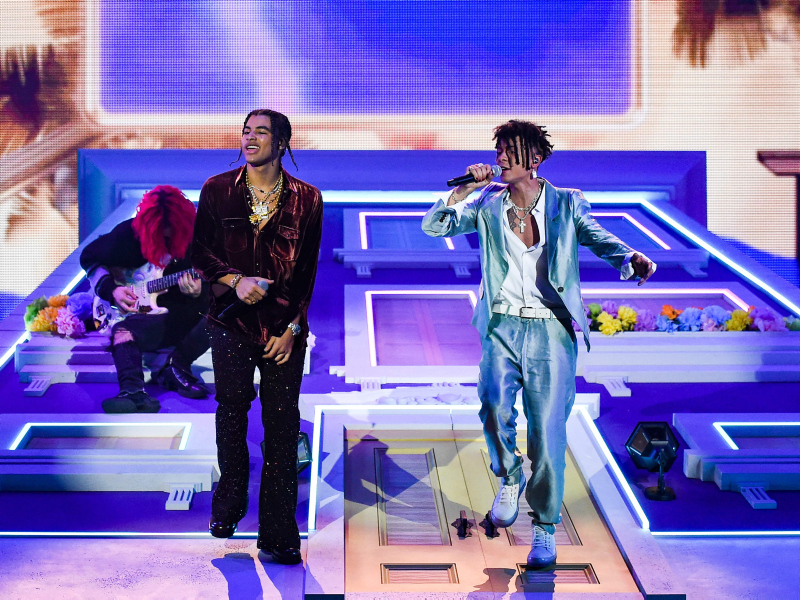 Amerikan Müzik Ödüllerine damga vurdular