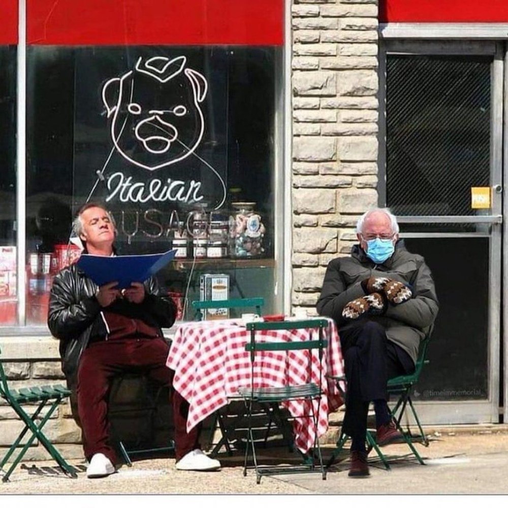 Bernie Sanders eldivenleriyle yemin törenin yıldızı oldu