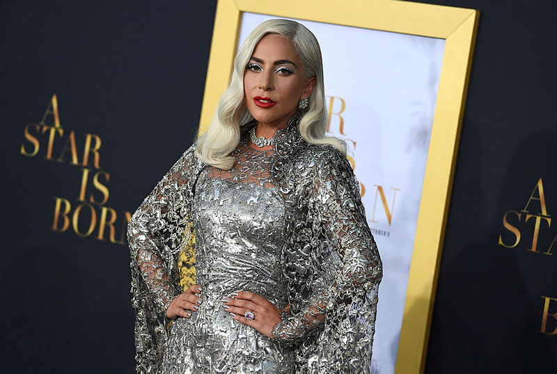 Silahlı saldırıyla Lady Gaga'nın köpeklerini çaldılar