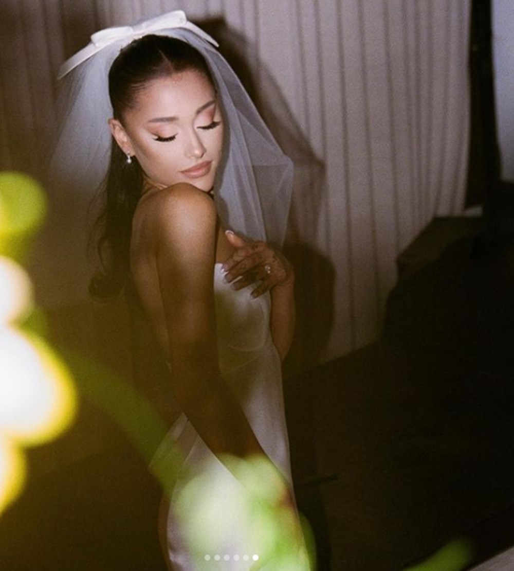 Ariana Grande düğününden fotoğrafları paylaştı